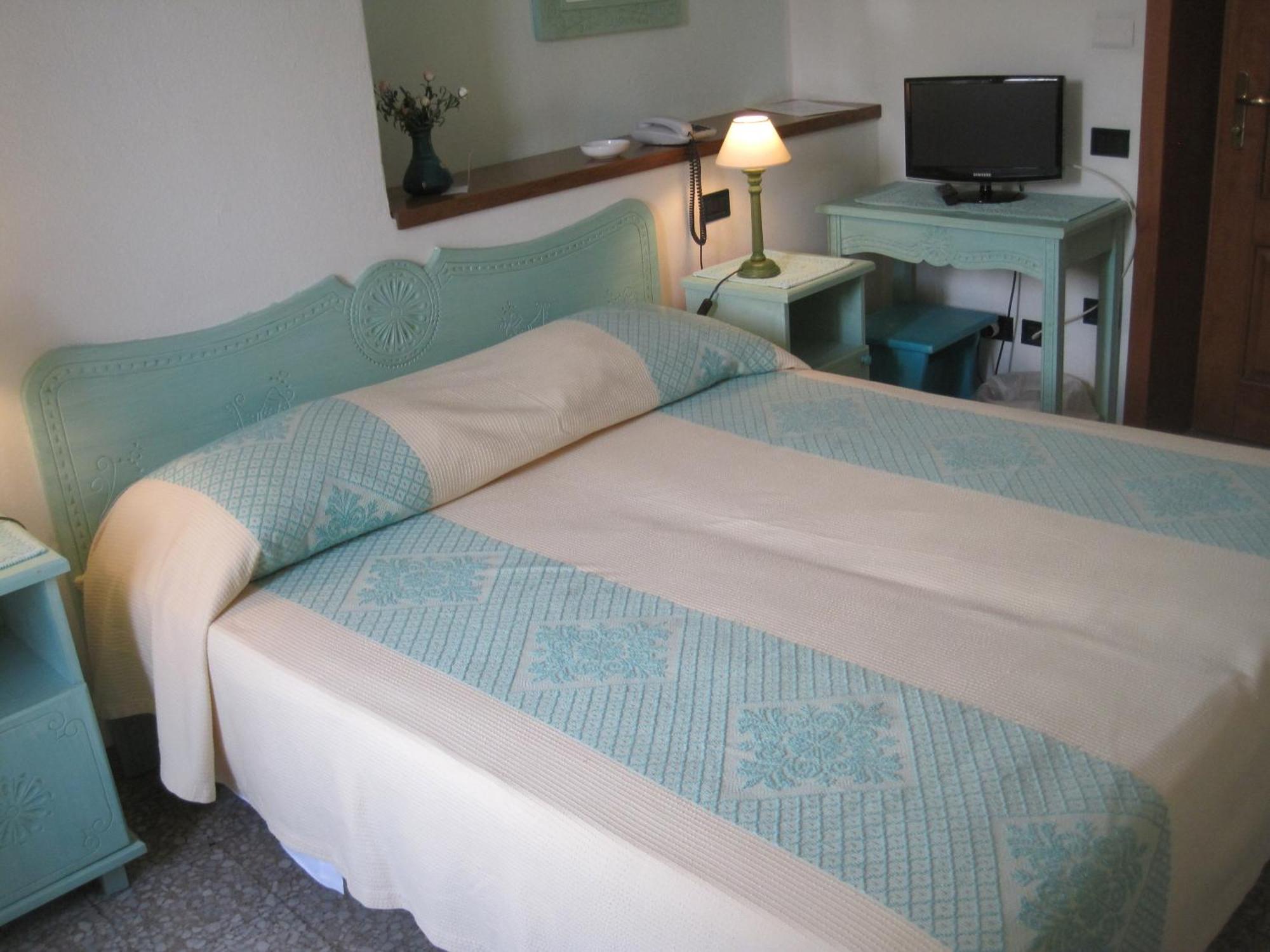 Hotel Moderno Santa Teresa Gallura Habitación foto