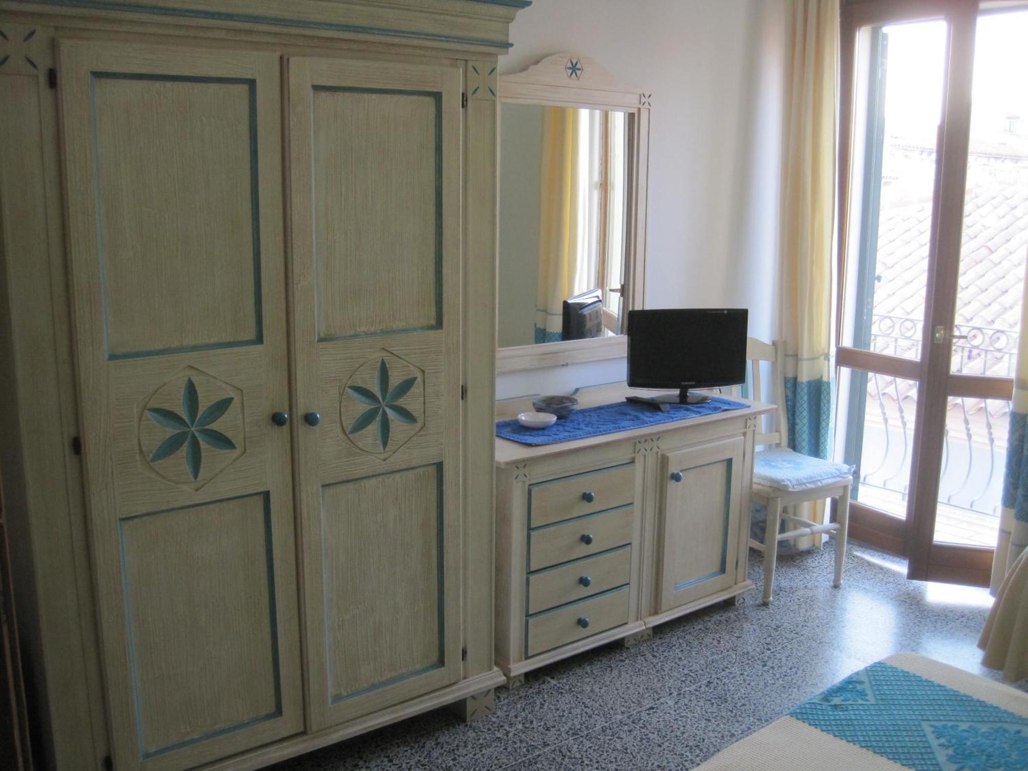 Hotel Moderno Santa Teresa Gallura Habitación foto