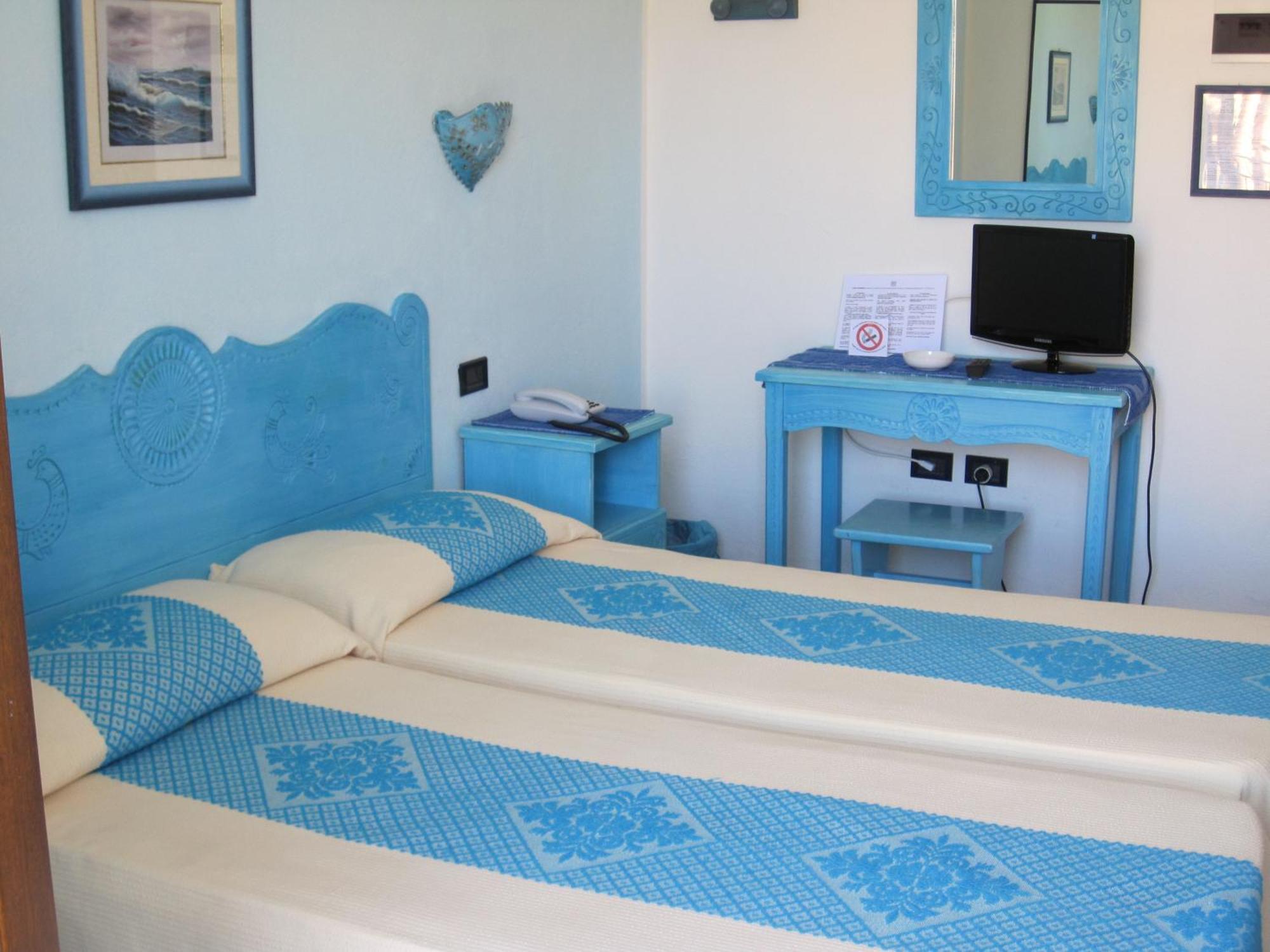 Hotel Moderno Santa Teresa Gallura Habitación foto