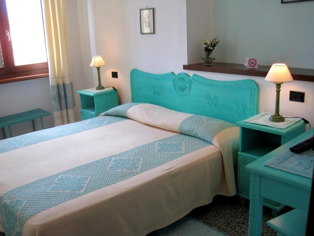 Hotel Moderno Santa Teresa Gallura Habitación foto